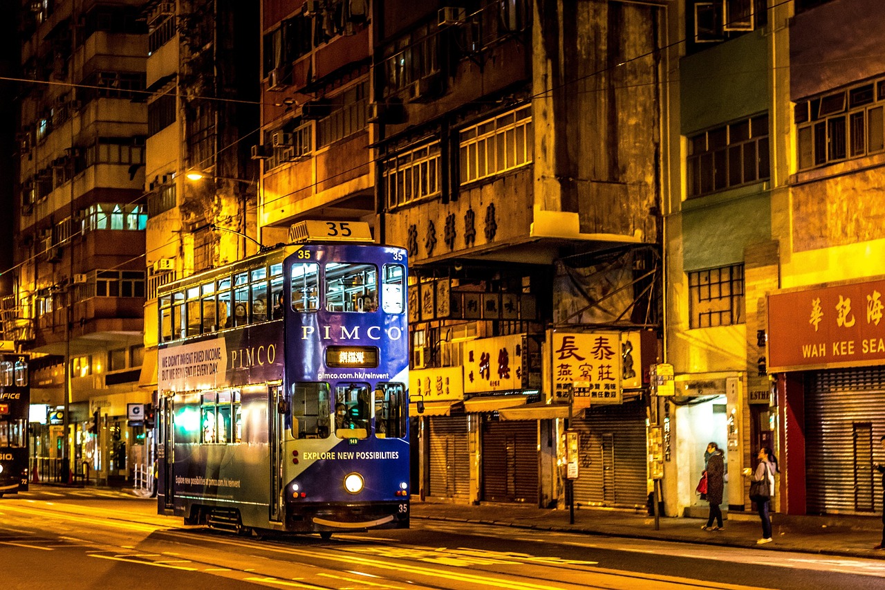 2005年新澳门跟香港免费大全与2005年新澳门跟香港免费大全,辨析真假内容 解读与警示